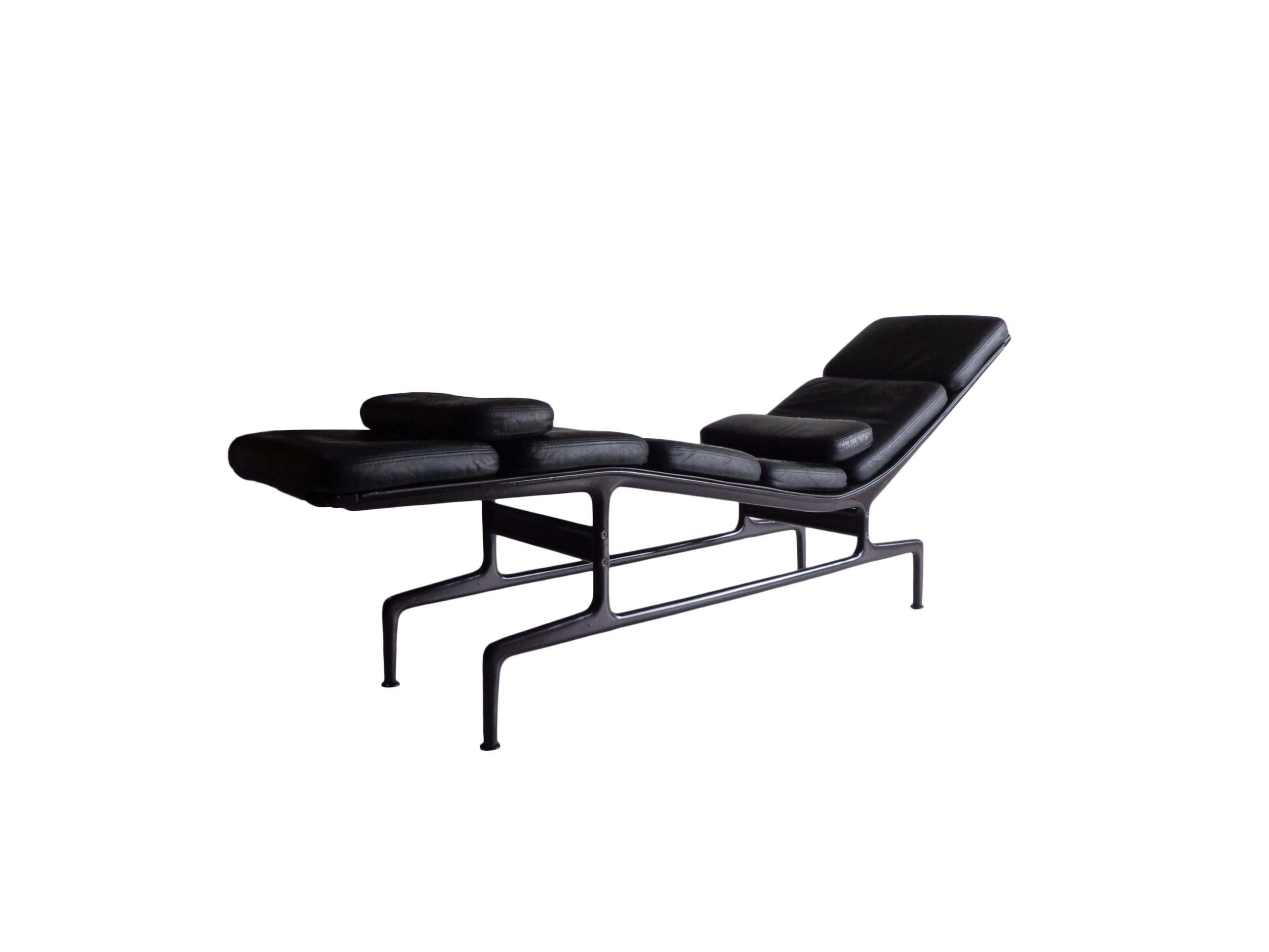 Charles and Ray Eames ES 106 chaise
