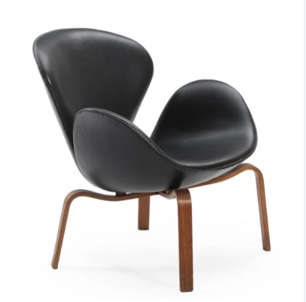 Early Swan chair, model 4325 by Arne Jacobsen for Fritz Hansen